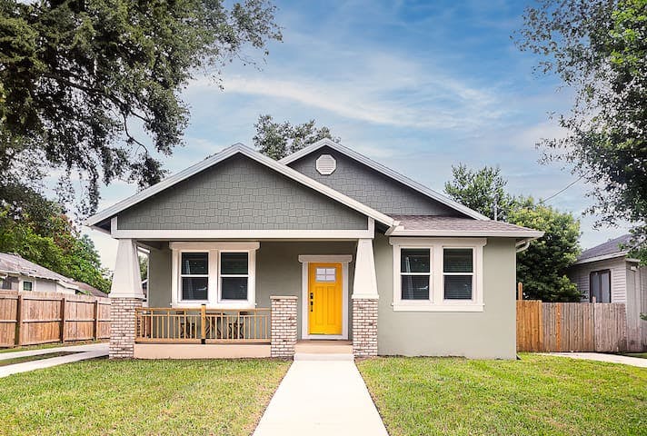 Step into our charming 1,700 SqFt, 3bdrm, 2bath home in historic Seminole Heights Tampa. Easy freeway access to I-275 for airport, theme parks, downtown & beaches. Includes free parking for 2 vehicles. Book now for a great Tampa experience! 