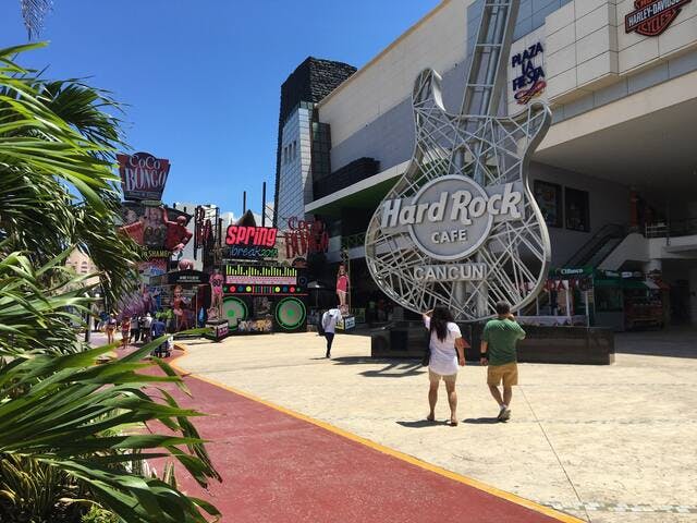 Attractions less than ONE block away from the penthouse. Hard Rock, Coco Bongo..