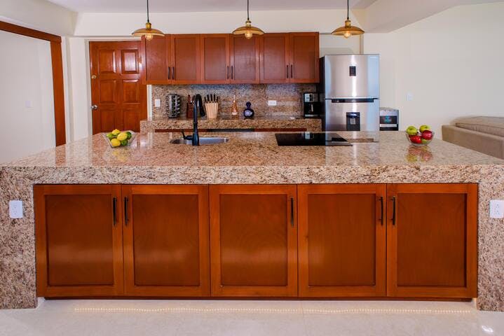 Gather around this huge kitchen island to make meals and drinks with your guests!