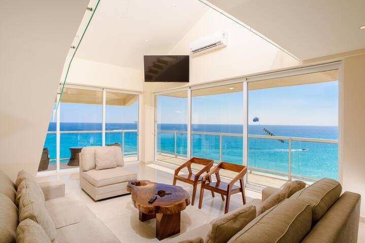 Two story, corner penthouse, with 360 degree views!!