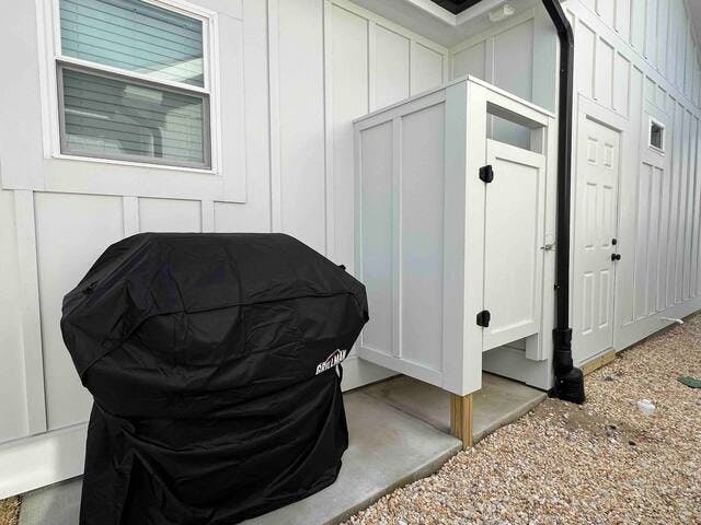 Outdoor shower, closet with beach chairs etc and BBQ