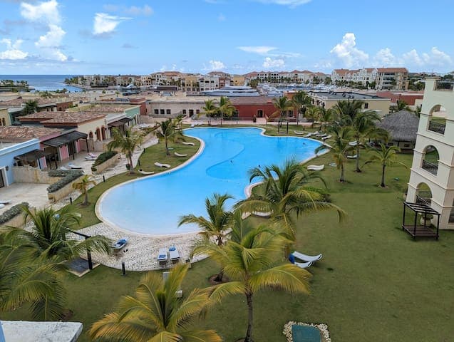 Serene pool seen from above. Go here to relax is quiet serenity.
Closest pool (2 min walk) to your accommodations.