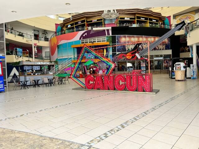 The Forum is right next door to the Salvia - almost connected. Features Hard Rock Cafe, Sr. Frogs, Coco Bongo Beachclub and Nightclub, shopping and a food court upstairs.