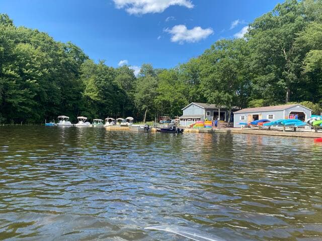 Pocono Retreat -1 Mile to Lake and Skiing!