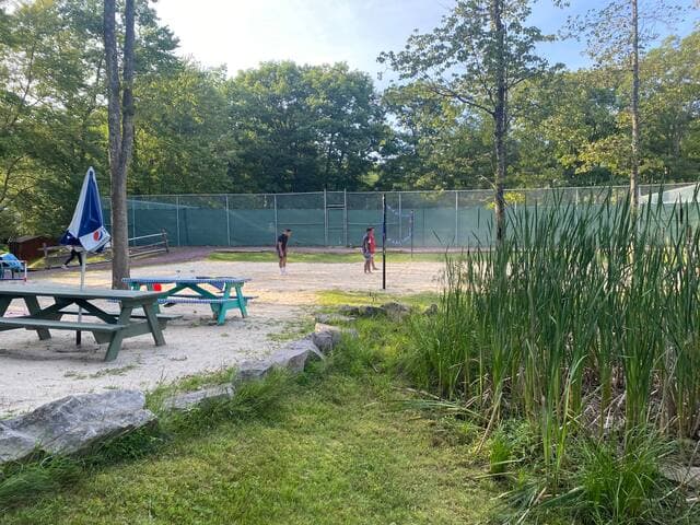 Pocono Retreat -1 Mile to Lake and Skiing!