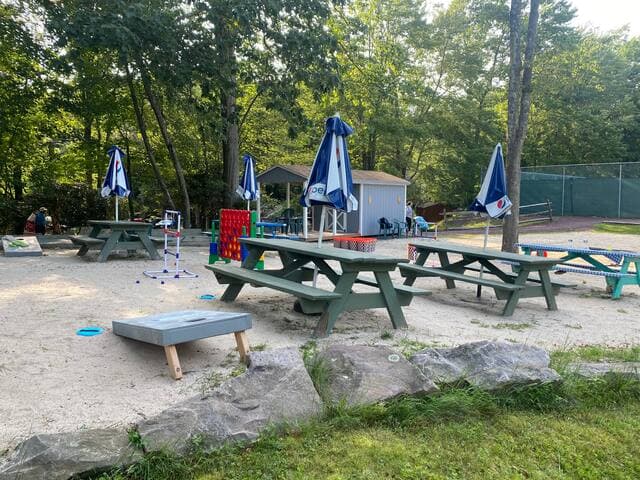 Pocono Retreat -1 Mile to Lake and Skiing!