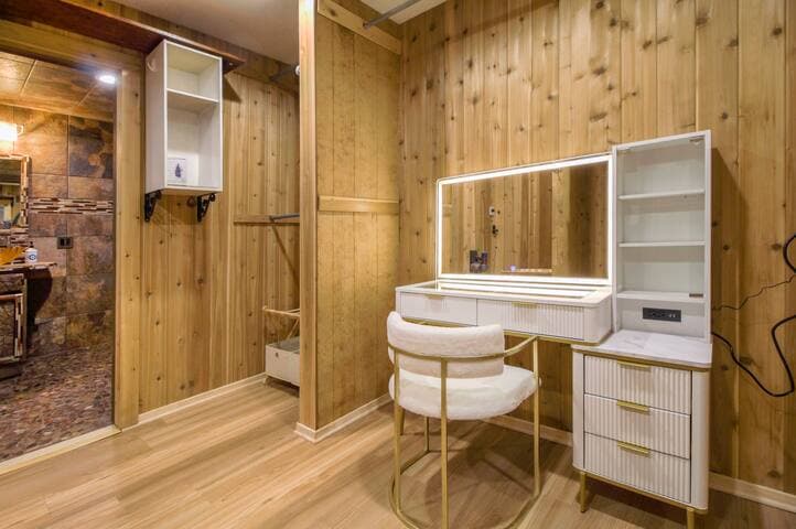 Hot Tub + Nespresso Bar + Spa