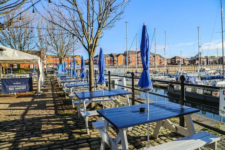 The Liverpool Boat for families, Liverpool Docks