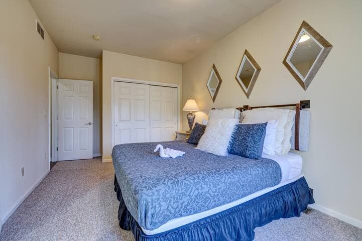 Pocono Retreat -1 Mile to Lake and Skiing!