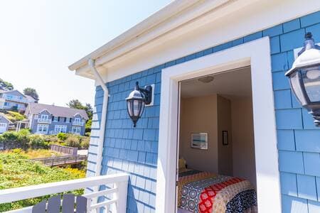 This queen bedroom is on the top floor, next to the kitchen, and has it's own little sunny balcony.