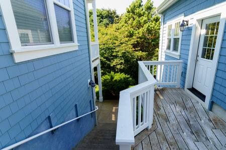 Outdoor stairway to king bedroom off of hottub patio and the ADU queen bedroom