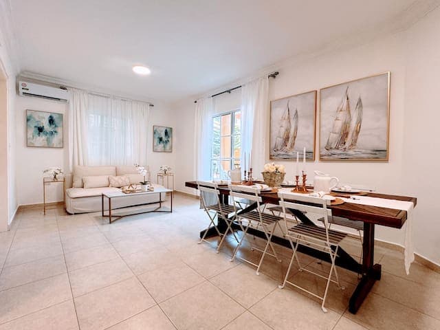 Walk to Beach, Dining, Shops, Pool View & Backyard