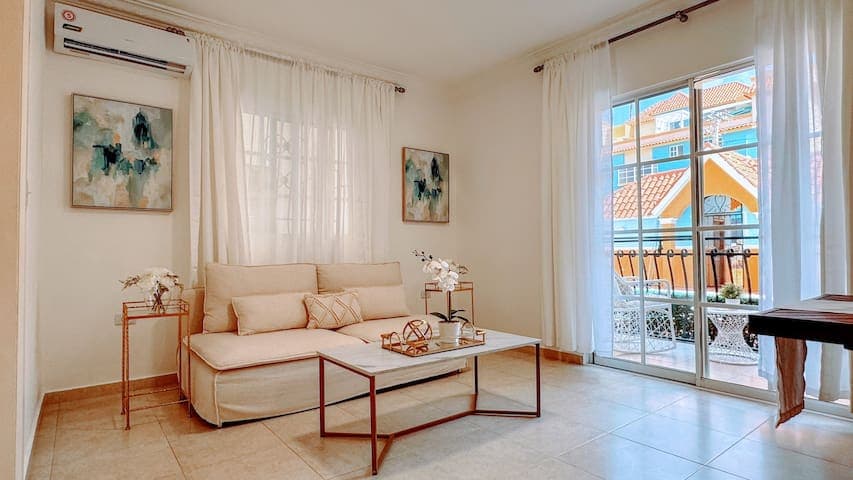 Walk to Beach, Dining, Shops, Pool View & Backyard