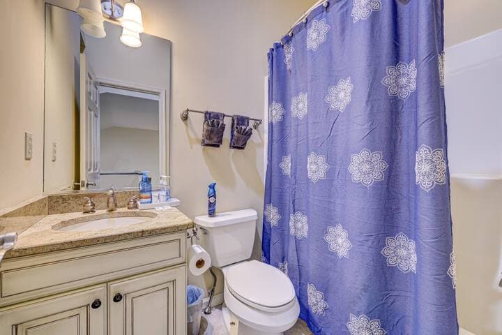 Pocono Retreat -1 Mile to Lake and Skiing!