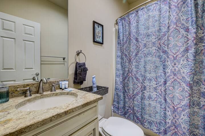 Pocono Retreat -1 Mile to Lake and Skiing!