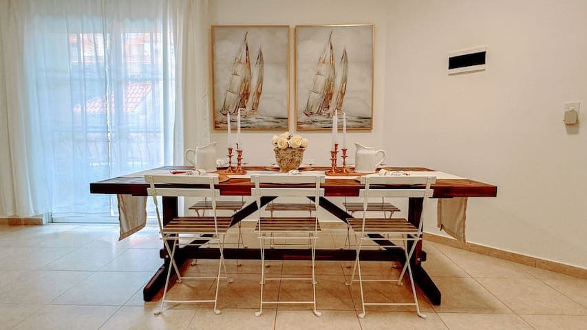 Walk to Beach, Dining, Shops, Pool View & Backyard