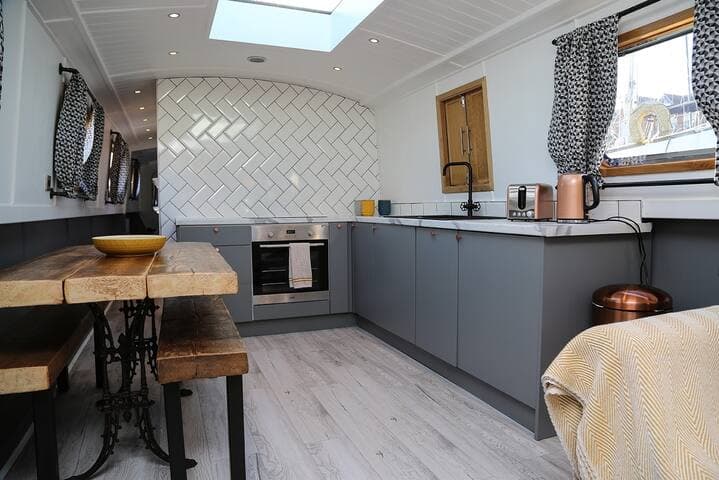 The Liverpool Boat for families, Liverpool Docks