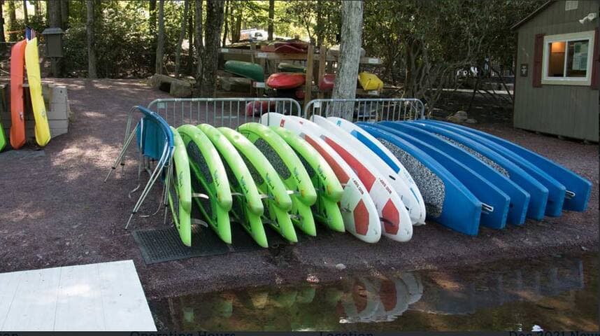 Pocono Retreat -1 Mile to Lake and Skiing!