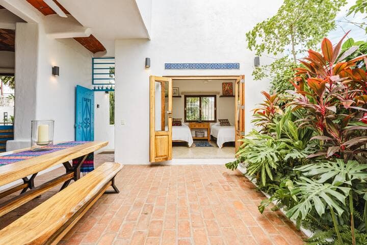 Casa Yaka Courtyard Villa w/pool Near the beach!