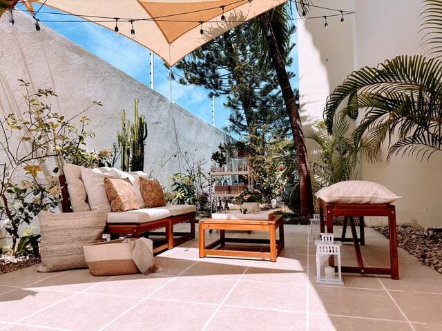 Walk to Beach, Dining, Shops, Pool View & Backyard