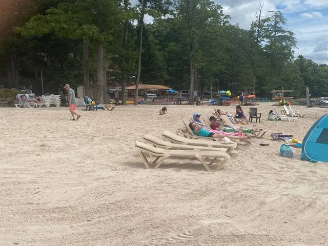 Pocono Retreat -1 Mile to Lake and Skiing!