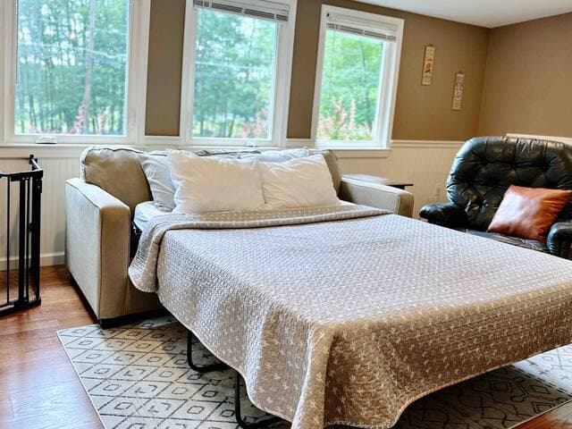 The living room couch pulls out to a comfortable queen sized bed and you’ll wake up in the morning surrounded by natural light