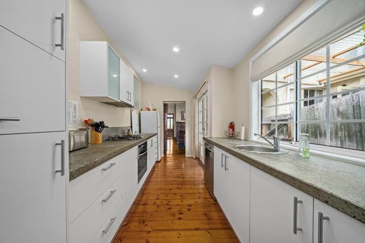 Best of Old and New - Hobart