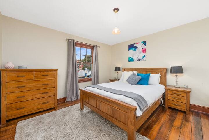 Best of Old and New - Hobart