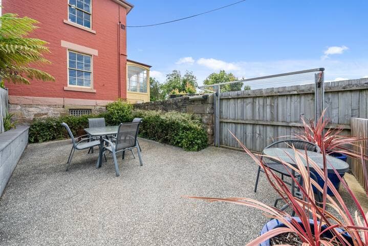 Best of Old and New - Hobart