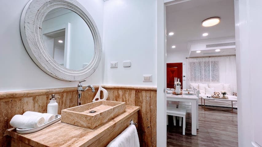 Fully equipped bathroom with everything you need to get squeaky clean.