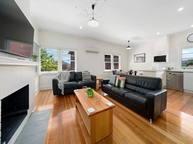 Montagu Apartments Top Level - Hobart