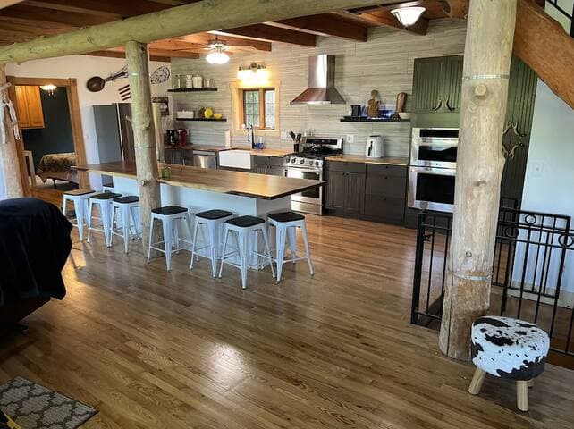 LARGE kitchen ready for entertaining