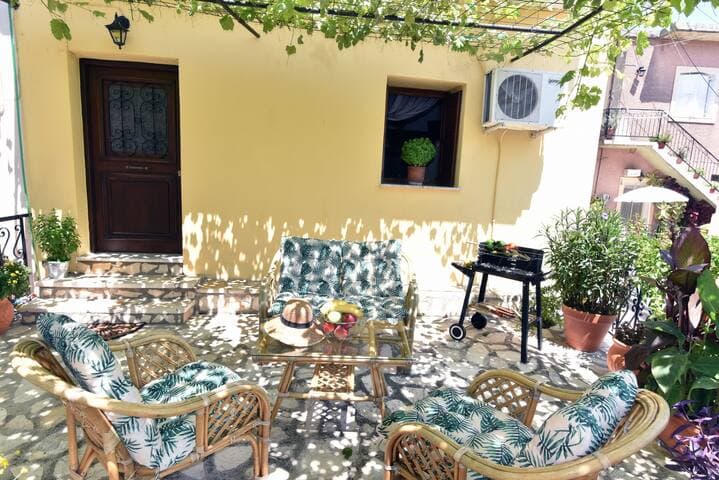 Traditional Greek Maisonette in Antiperni village