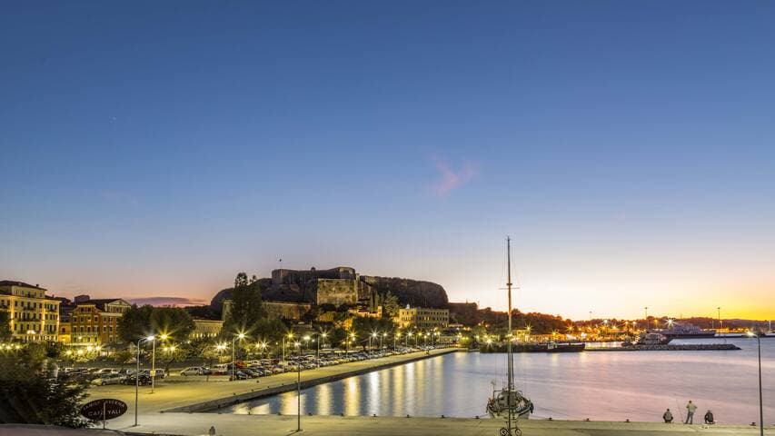 Mouragia Loft - Waterfront Old Corfu Town