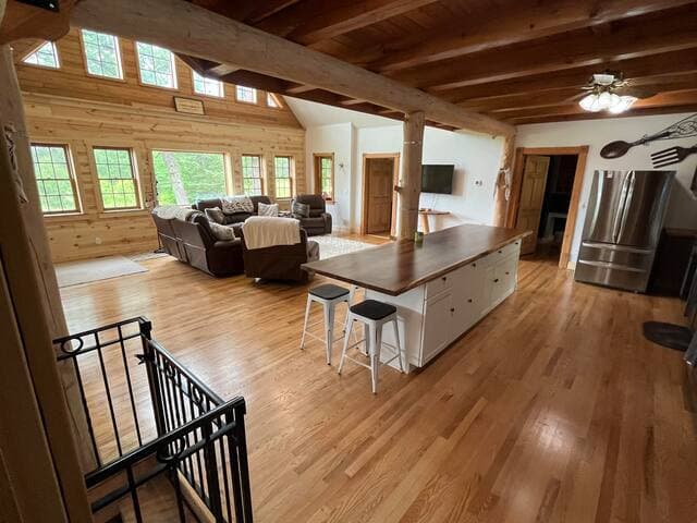 Large kitchen entertainment area