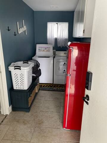 Small drink Retro Fridge to keep your extra drinks cold