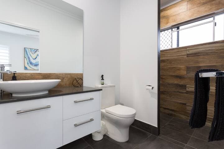 3rd ensuite bathroom very distinctive styling.
