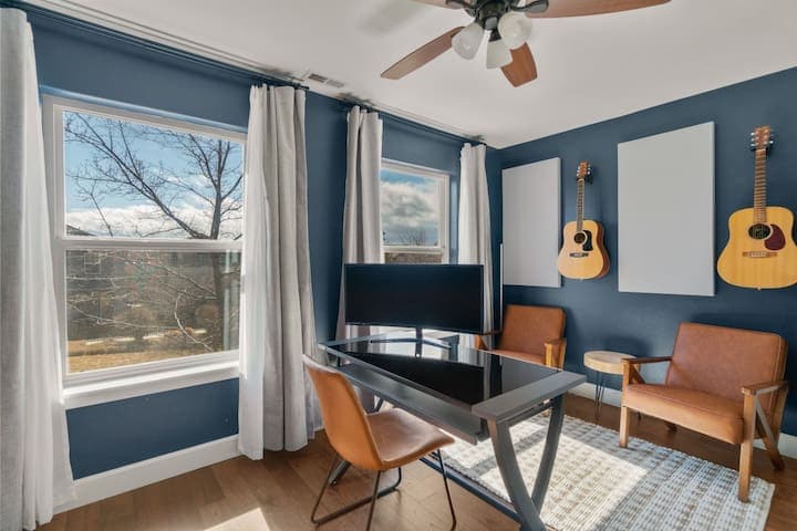 Home office and music studio all in one, this creative space or home office is perfect for all types of work.