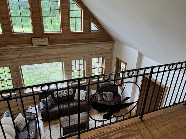 Private Farmhouse with a Boat slip at Leach Lake