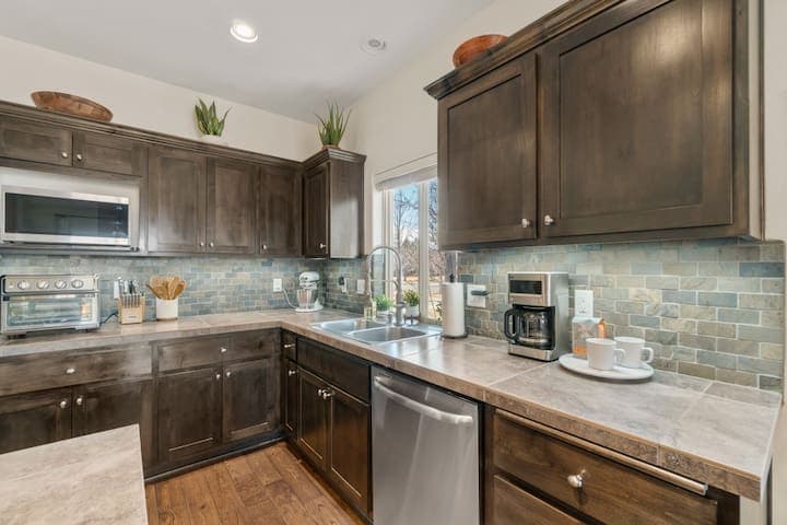 Lots of counter-space to whip up a delicious meal and a dishwasher to make clean-up easy.