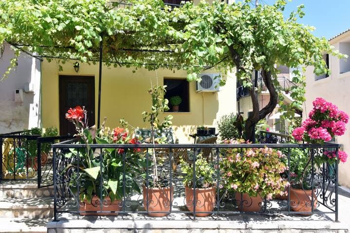 Traditional Greek Maisonette in Antiperni village