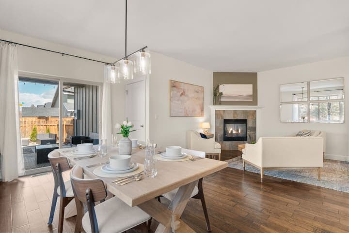 Open concept dinning room and living room.