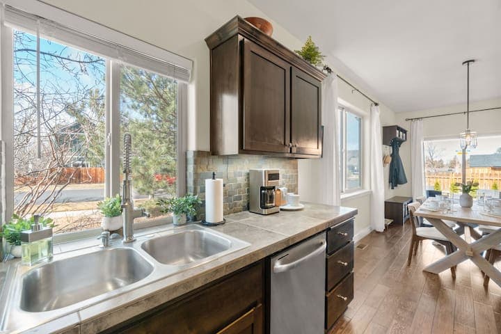Peak out the window above the sink to see the park across the street and peak-a-boo views of Mt. Bachelor which is only 21 miles away.