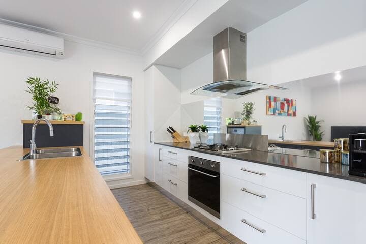 The main house has a Spacious fully equipped kitchen with gas cooktop, microwave, fridge, rice cooker, dishwasher and coffee machine