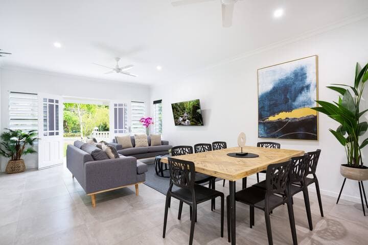 Living and dining, fully aircon