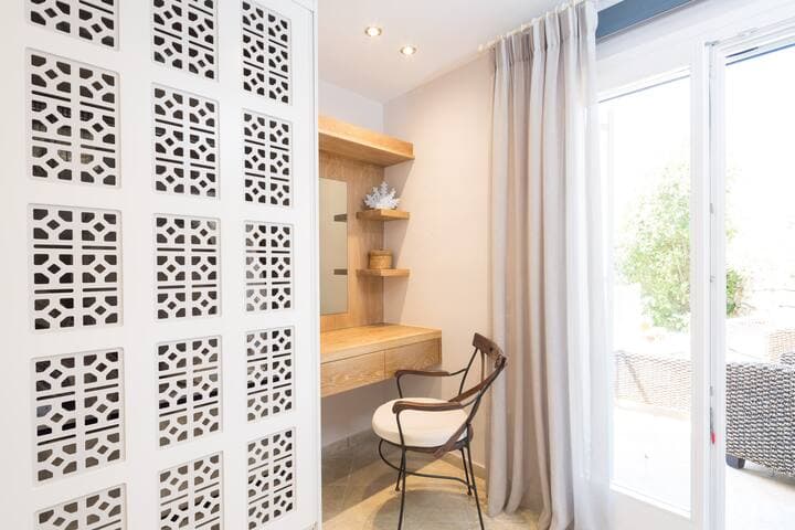 Wardrobe detail and vanity desk in Bedroom 1