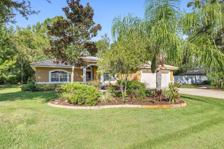 You will love all the landscaping with loads of plants on the property.