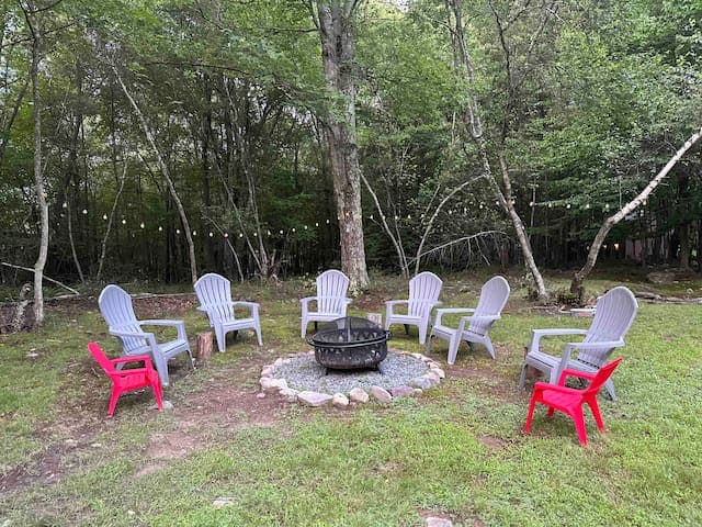 Sitting around the fire pit during the day you can watch kaykers at the end of the lake - it's a great place to catch a sunset too!
At night it's the perfect spot to roast marshmallows with the kids or sit back, relax, and stargaze