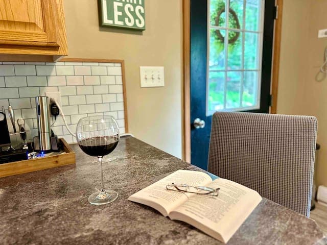 Lake view house walking distance to beach & pool