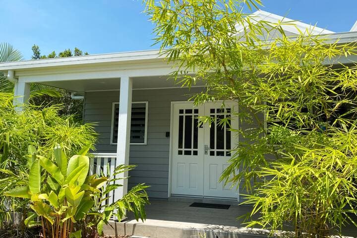 This brand new property completed in late 2019 comes with the latest modern conveniences and the highest environmental rating. Free car parking is included.